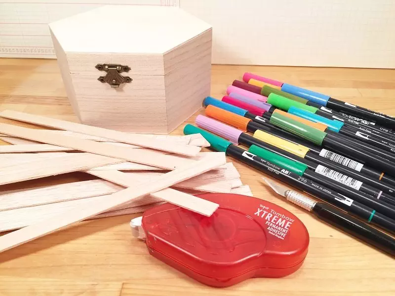 HOW TO STAIN A WOODEN BOX WITH MARKERS BY BETH WATSON