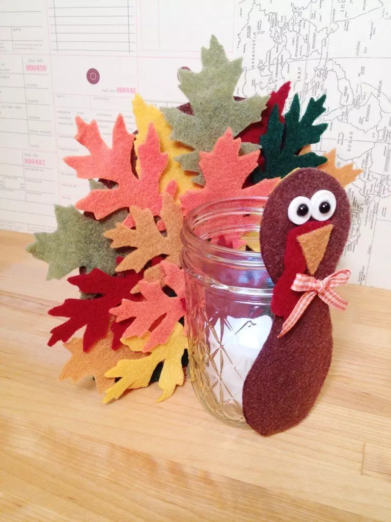 Creatively Beth Kid Craft Thanksgiving Turkey Votive made from felt #creativelybeth #thanksgivingcrafts #turkeycrafts #kidscrafts #feltcrafts
