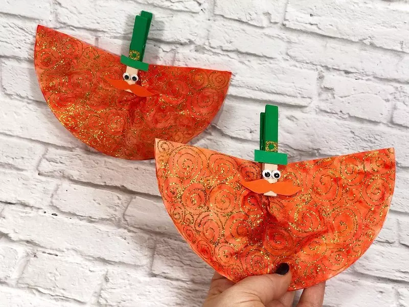 Dollar Tree Coffee Filter Leprechauns Creatively Beth is Crafting with the Kiddos #creativelybeth #leprechauns #stpatricksdaycrafts #kidscrafts #dollartreecrafts