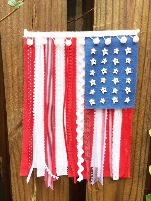 Patriotic Ribbon and Lace Flag with Kunin Felt by Creatively Beth #creativelybeth #createwithkunin #flag #craft #scrapflag
