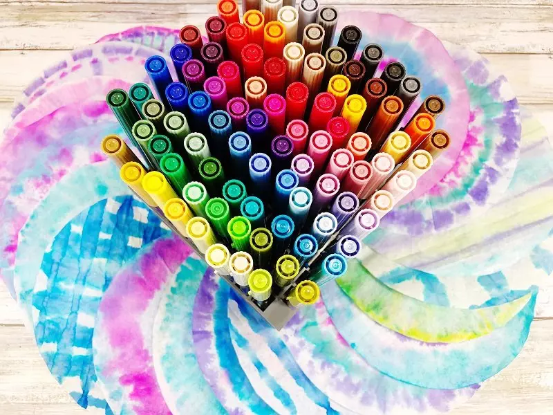 Four Ways to Tie Dye Coffee Filters with Tombow Dual Brush Pens Creatively Beth #creativelybeth #teidye #techniques #tombow #tombowdualbrushpens #dollartreecrafts #kidscrafts