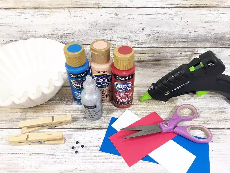 Materials needed to create Coffee Filter Uncle Sam craft for Juky Fourth Creatively Beth #creativelybeth #kidscrafts #unclesam #patrioticcrafts