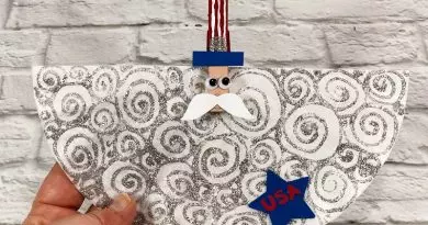 Dollar tree coffee filter Uncle Sam craft Creatively Beth #creativelybeth #kidscrafts #unclesam #patrioticcrafts