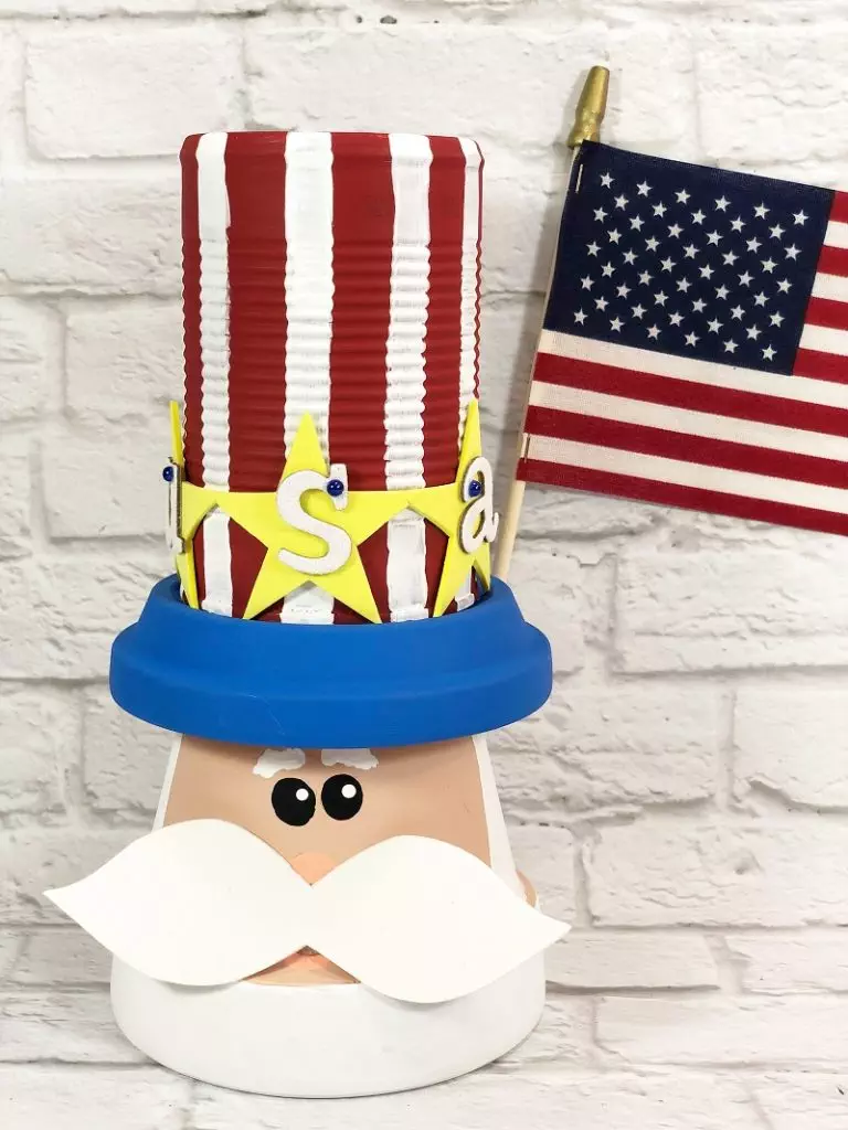 The cutest upcycled clay pot Uncle Sam Creatively Beth #creativelybeth #unclesam #upcycled #recycled #craft #patriotic #dollartreecrafts
