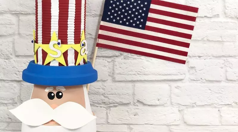 The cutest upcycled clay pot Uncle Sam Creatively Beth #creativelybeth #unclesam #upcycled #recycled #craft #patriotic