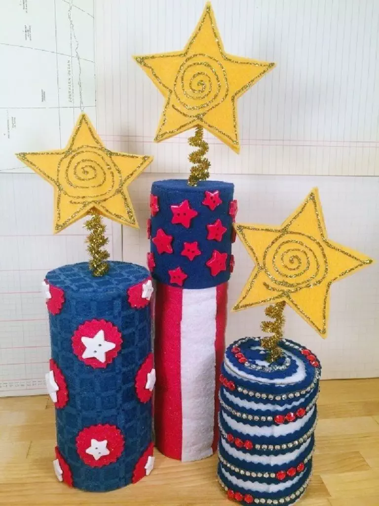 Felt Fire Cracker Centerpiece for the Fourth of July Creatively Beth #creativelybeth #fourthofjuly #crafts #feltcrafts