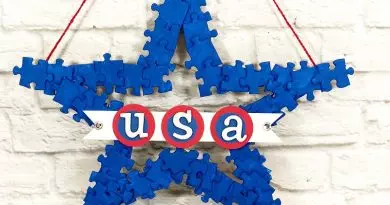 puzzle piece star wreath painted red white and blue Creatively Beth #creativelybeth #recyclecrafts #upcycledcrafts #fourthofjulycrafts #kidscrafts