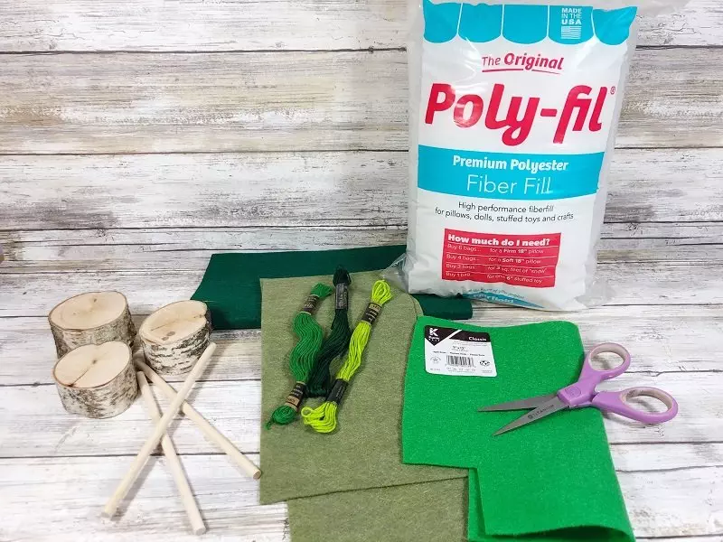 Materials needed to create felt Christmas Poly-Fil from Fairfield World Creatively Beth #creativelybeth #polyfil #fairfieldworld #christmasinjuly #manteldecor