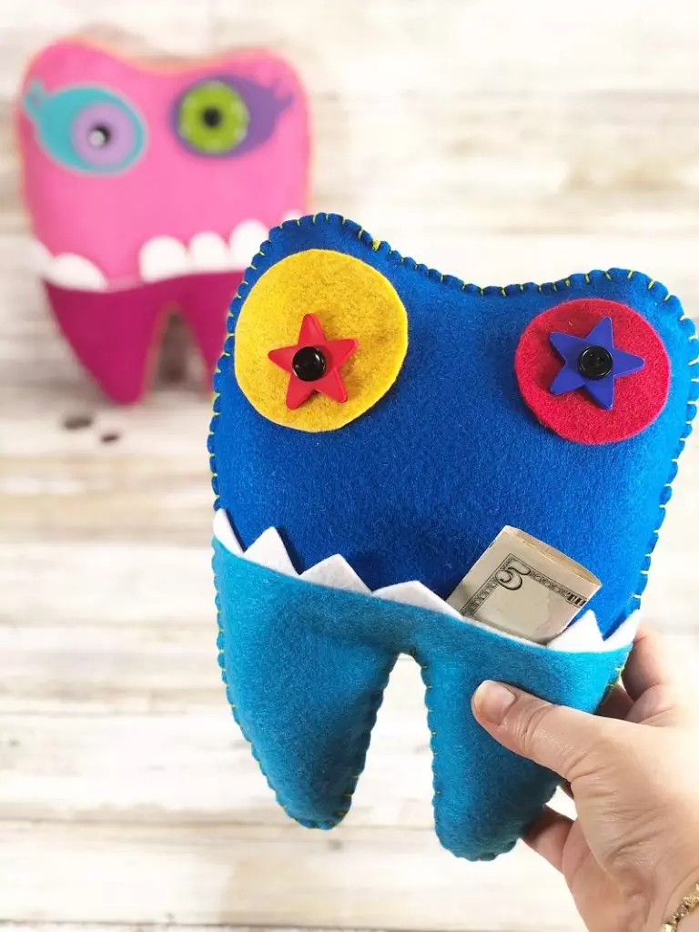 Tooth Fairy Monster Pillow for Boys and Girls with FREE Patterns Creatively Beth #creativelybeth #toothfairy #fairfieldworld #80daysofpolyfil #polyfil #felt #monster #craft