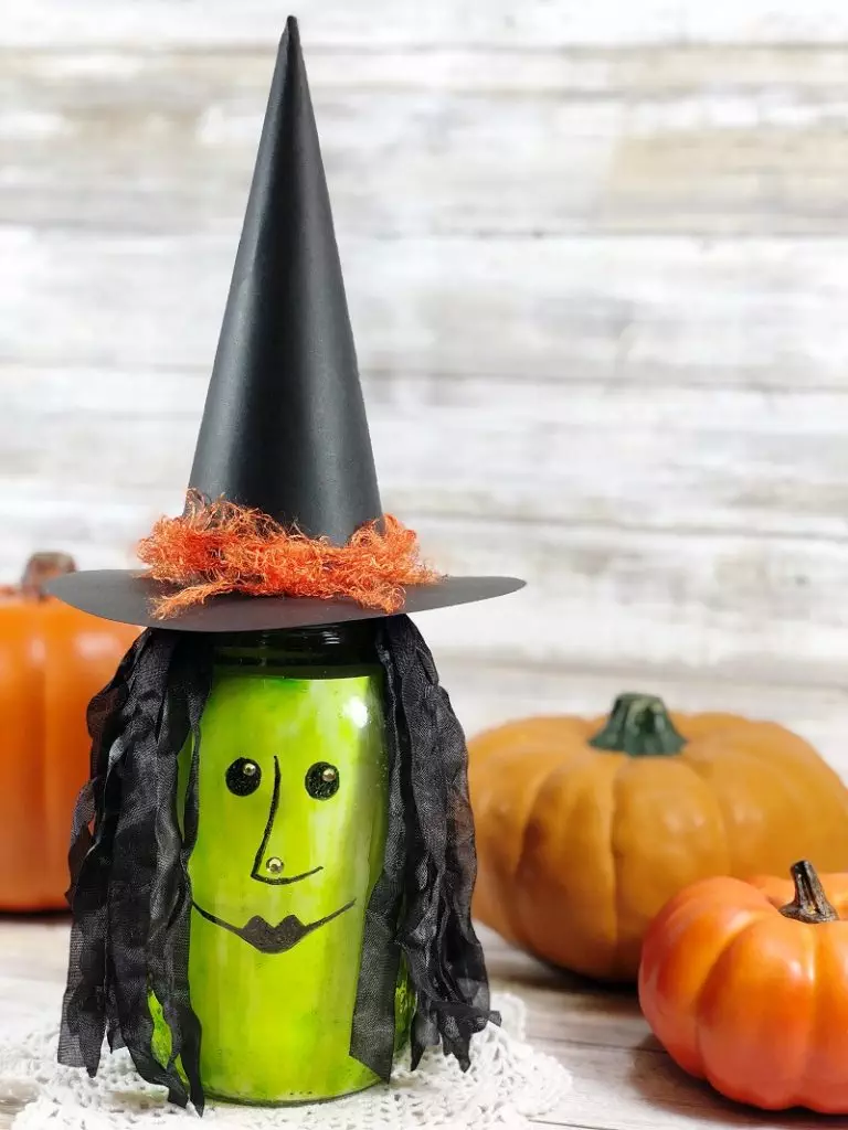 How to DIY a Mason Jar Witch Halloween Lantern Creatively Beth #creativelybeth #masonjar #witch #halloween #craft #creativecrafts