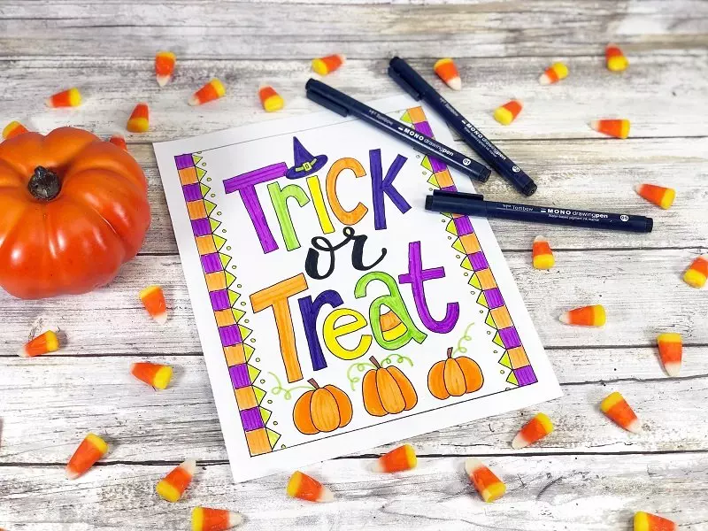 The Easiest Halloween Doodles and 5 Fun Ways to Use Them by Creatively Beth #creativelybeth #tombow #michaelscrafts #doodles #halloween #freeprintables #coloringpage #banner #bookmarks #gifttags