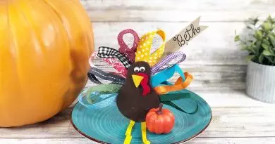 Rainbow Ribbon Turkey Decorations for Thanksgiving Creatively Beth #creativelybeth #thanksgiving #decor #decorations #placecards #centerpiece #ribbonturkey