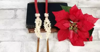 Santa Cinnamon Stick Ornaments for a Jolly Christmas by Creatively Beth #creativelybeth #santa #ornament #kidscrafts #christmascrafts