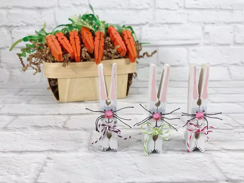 Dollar Tree Clothespin Bunnies Creatively Beth #creativelybeth #dollatreecrafts #eastercrafts #bunny #bunnies #clothespincrafts