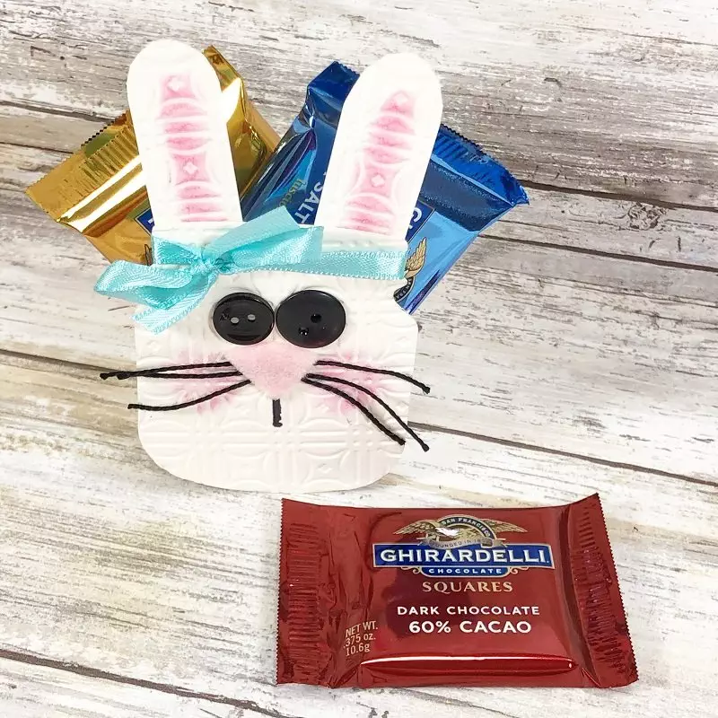 Die Cut Bunny Treat Holder for Easter by Creatively Beth #creativelybeth #eastercraft #bunnycraft #candyholder #sizzix #eileenhull