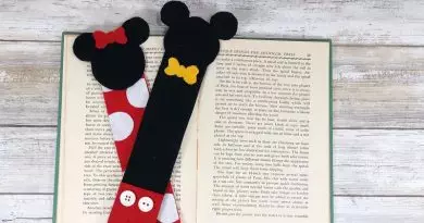 Disney Inspired Felt Bookmarks for Reading FUN! by Creatively Beth #creativelybeth #disneycrafts #mickeymouse #minniemouse #bookmarks #freepatterns