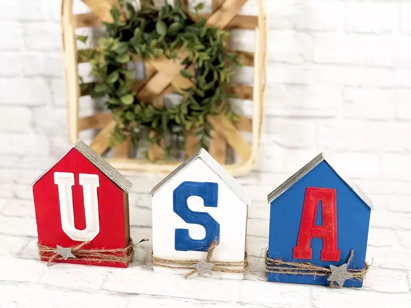 Patriotic USA Wooden Houses Perfect for Farmhouse Decor by Creatively Beth #creativelybeth #patrioticcrafts #craftstorehomedecor #usa