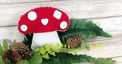 Enchanted Mushroom Felt Ornament stuffed with Poly-Fil by Creatively Beth #creativelybeth #polyfil #madewithffw #mushroomcraft #createwithkunin