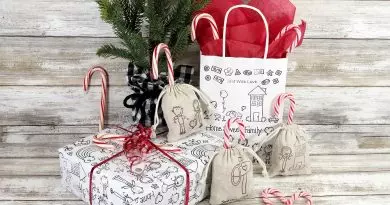 5 Minute Holiday Gift Wrap with Therm-O-Web by Creatively Beth #creativelybeth #laurakellydesigns #thermoweb #giftwrap #christmas #stamping