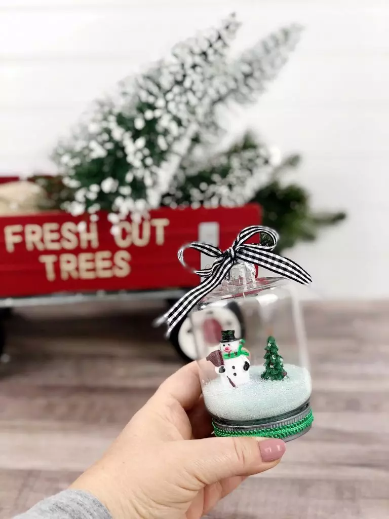 5 Minute Snow Globe Ornament with Glasslets from Fairfield by Creatively Beth #creativelybeth #fairfield #glasslets #polyfil #snowglobe #dollartreecrafts