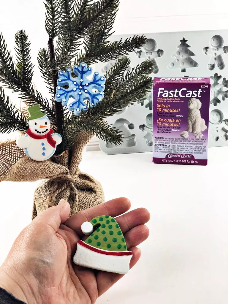 Easy Resin Christmas Ornaments with FastCast by ETI Resin Creatively Beth #creativelybeth #etiresincrafts #fastcastresin #christmas #ornaments