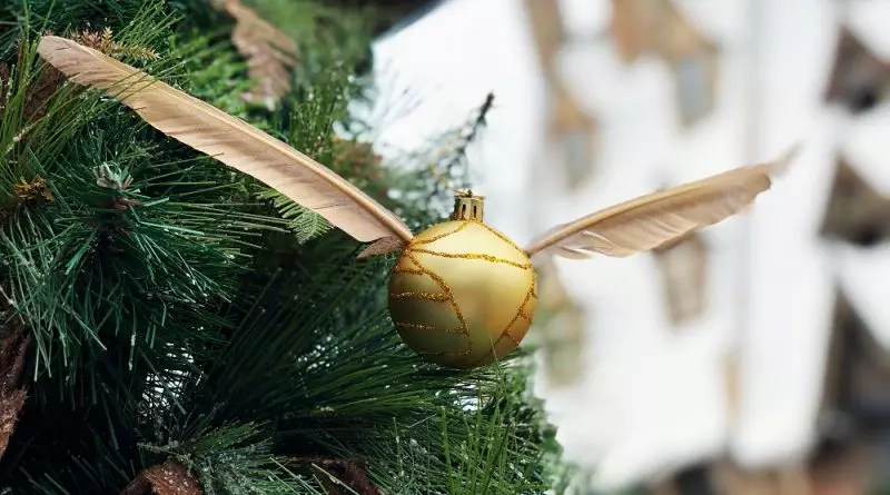 Golden Snitch Christmas Ornament with Dollar Tree Supplies by Creatively Beth #creativelybeth #harrypotter #goldensnitch #dollartree #christmasornament #crafts #diy