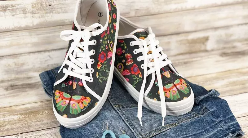 DIY Fabric Covered Tennis Shoes by Creatively Beth #creativelybeth #fabriccraft #diycraft #fabriccoveredsneakers #diysneakers #diytennisshoes