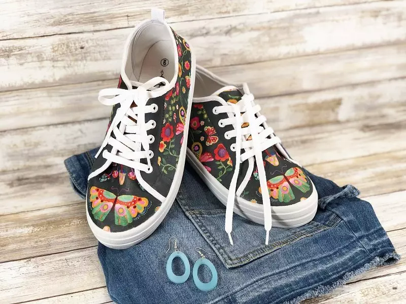DIY Fabric Covered Tennis Shoes by Creatively Beth #creativelybeth #fabriccraft #diycraft #fabriccoveredsneakers #diysneakers #diytennisshoes