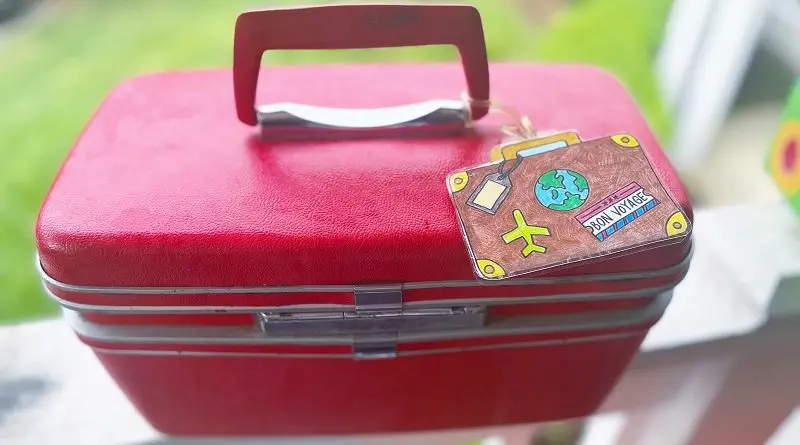 How to Make Laminated Luggage Tags with a Free Printable