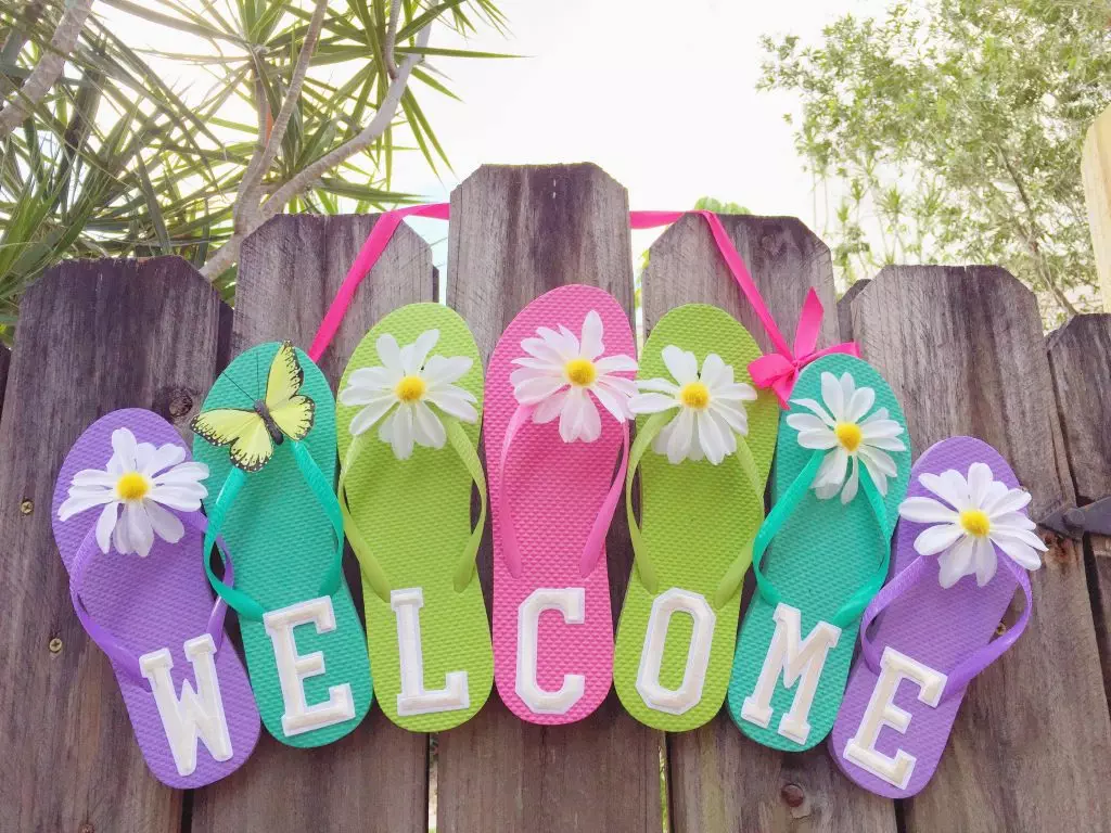 Dollar Tree Upcycled Flip Flop Welcome Sign by Creatively Beth #creativelybeth #upcycled #recycled #dollartree #summer #crafts #flipflop