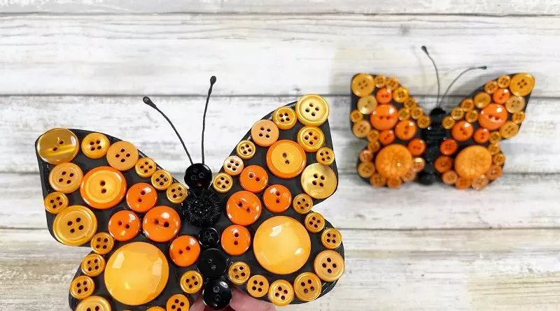 Butterfly Button Art with Button Jam by Creatively Beth #creativelybeth #buttonart #buttoncrafts #buttons #buttonjam #butterfly #diy