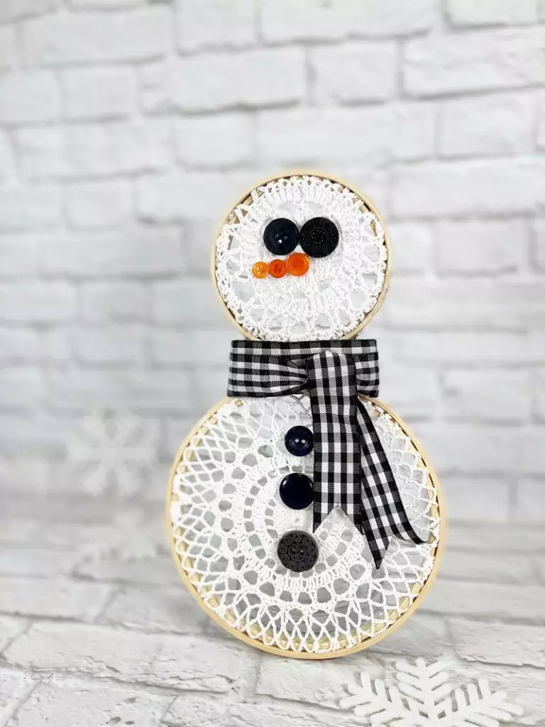 Upcycled DIY Snowman from Embroidery Hoops Creatively Beth #creativelybeth #embroideryhoop #diy #upcycle #craft #lace #snowman #winter