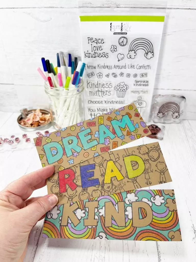 15 Minute DIY Stamped Bookmarks by Creatively Beth #creativelybeth #thermoweb #stamps #stamped #laurakelly #bookmarks #backtoschool #15minutecrafts