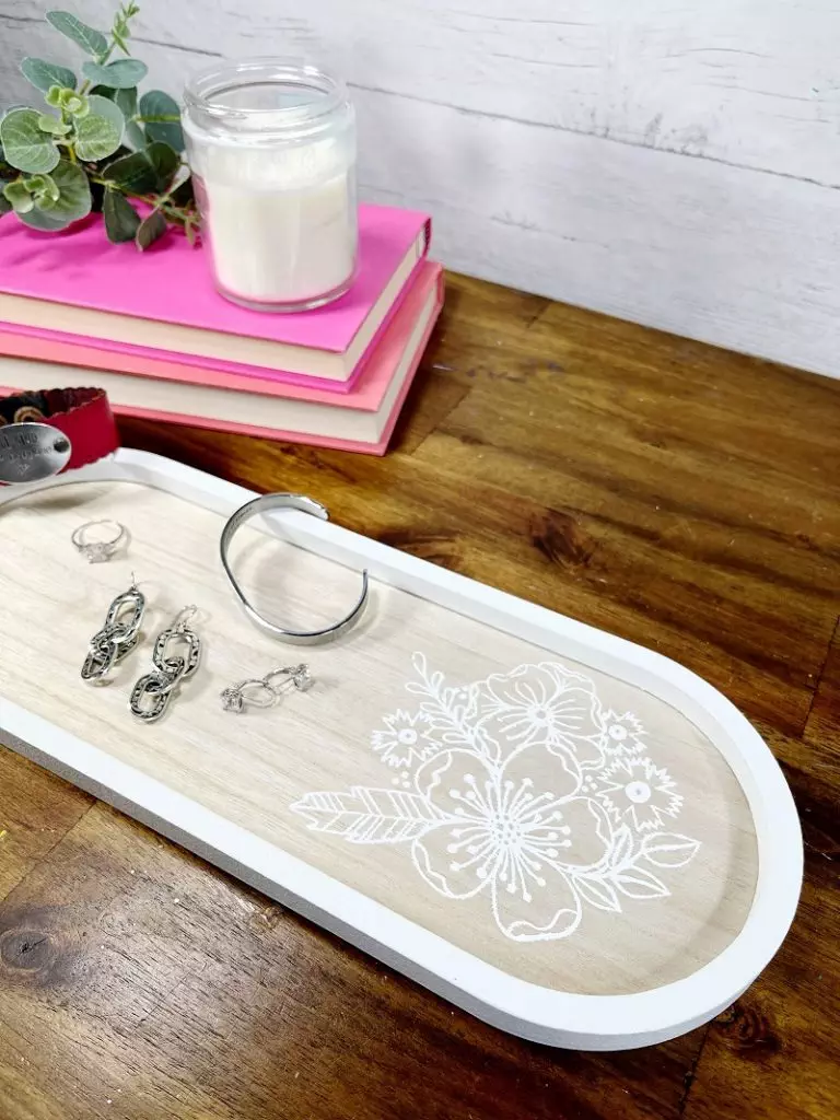 DIY Stenciled Floral Tray with Ikonart Custom Stencil Kit by Creatively Beth #creativelybeth #freeprintable #floral #stencil #ikonart #homedecor