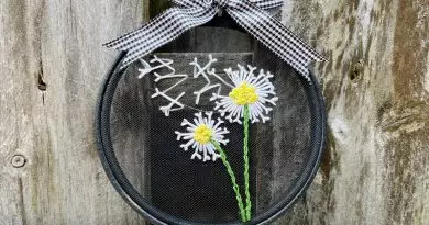 How to Make Embroidery Hoop Art by Creatively Beth #creativelybeth #anchorembroideryflossspools #Embroidery #hoop #art #dandelion #coatsandclark