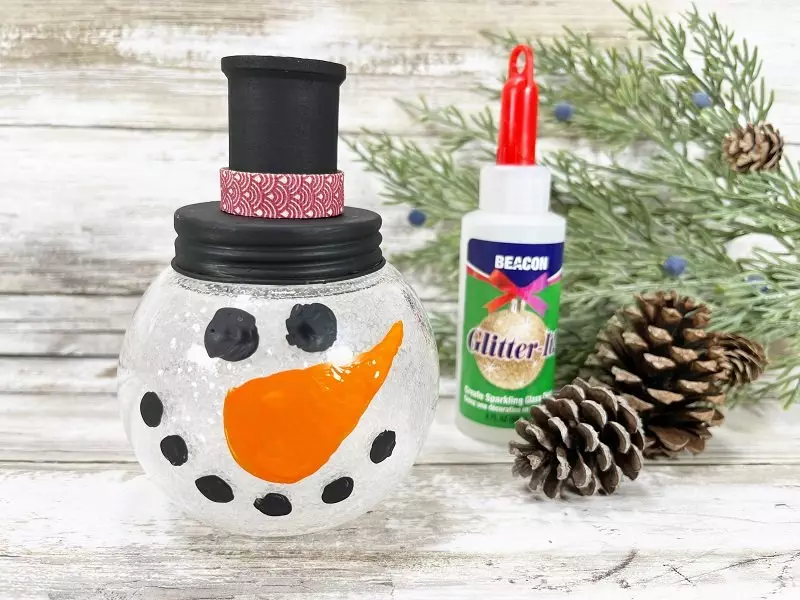 DIY Glitter Snowman Jar Glitter It Beacon Adhesives Creatively Beth #creativelybeth #glitterit #glitter #snowman #dollartree #craft #diy #beaconadhesives