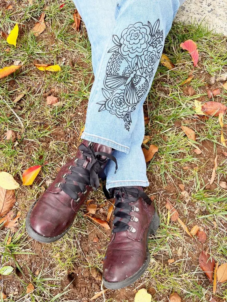 DIY Stenciled Jeans with FREE Floral Printable with Ikonart Creatively Beth #creativelybeth #diy #stenciil #freeprintable #upcycled #jeans #ikonart