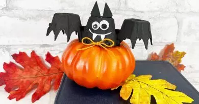 Recycled Egg Carton Bats for Halloween Party Fun Creatively Beth #creativelybeth #halloween #craft #bats #decorations #party #recycled #upcycled