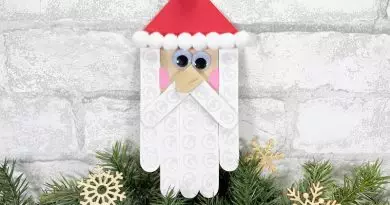 Dollar Tree Christmas Craft Stick Santa Creatively Beth #creativelybeth #diy #craft #craftstick #popsiclestick #dollartree #christmas #santa #santaclaus
