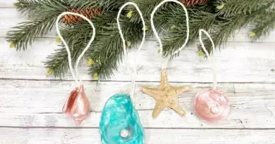 Easy Coastal Christmas Ornaments Unicorn Spit Stain Creatively Beth #creativelybeth #coastal #homedecor #unicornspit #eclecticproducts #seashell #starfish #christmas #ornaments #craft #diy