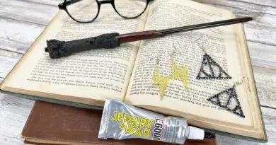 Harry Potter DIY Earrings Creatively Beth Lightning Bolt Deathly Hallows #creativelybeth #harrypotter #earrings #diy #craft #deathlyhallows #lightningbolt #jewelry