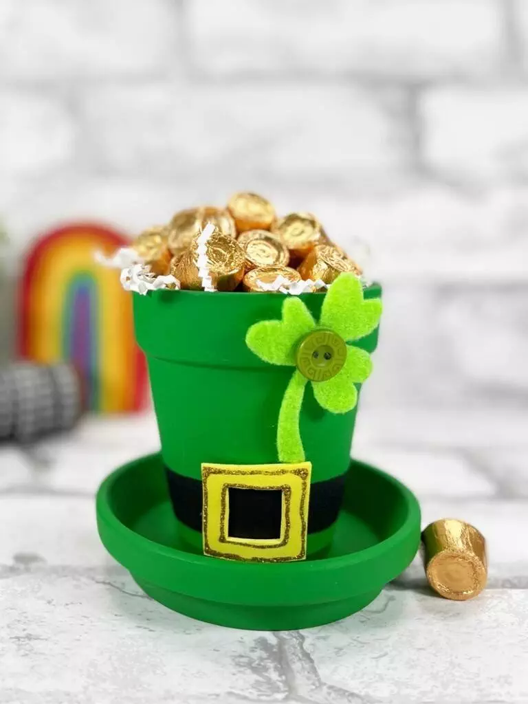 Dollar Tree Clay Pot Leprechaun Hat Candy Treat Cup Creatively Beth #creativelybeth #dollartree #stpatricksday #leprechaun #hat #treat #candy #party #diy #craft #kids #shamrock