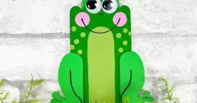 Dollar Tree Craft Stick Frog Creatively Beth #creativelybeth #dollartree #frog #craftstick #popsiclestick #kids #craft #diy #leapyear #freeprintable #patterns