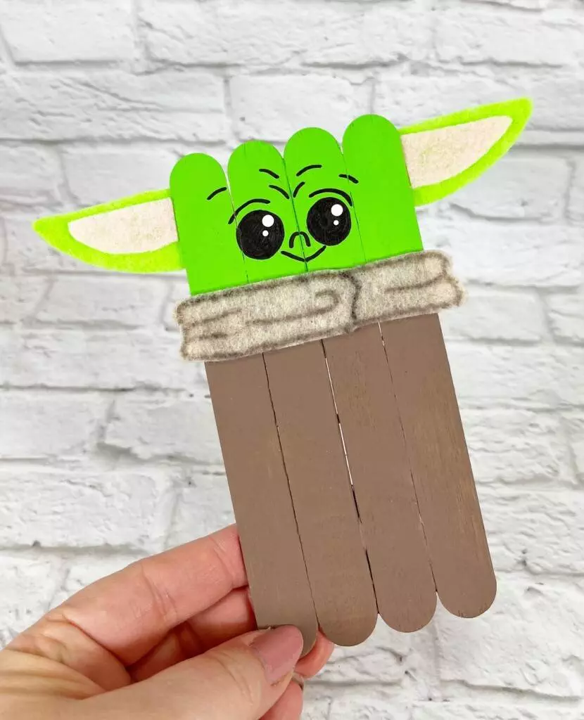 Craft Stick Baby Yoda Grogu Kids Craft Creatively Beth #creativelybeth #babyyoda #grogu #mandalorian #starwars #craftsticks #dollartree #popsiclesticks #diy #freepatterns