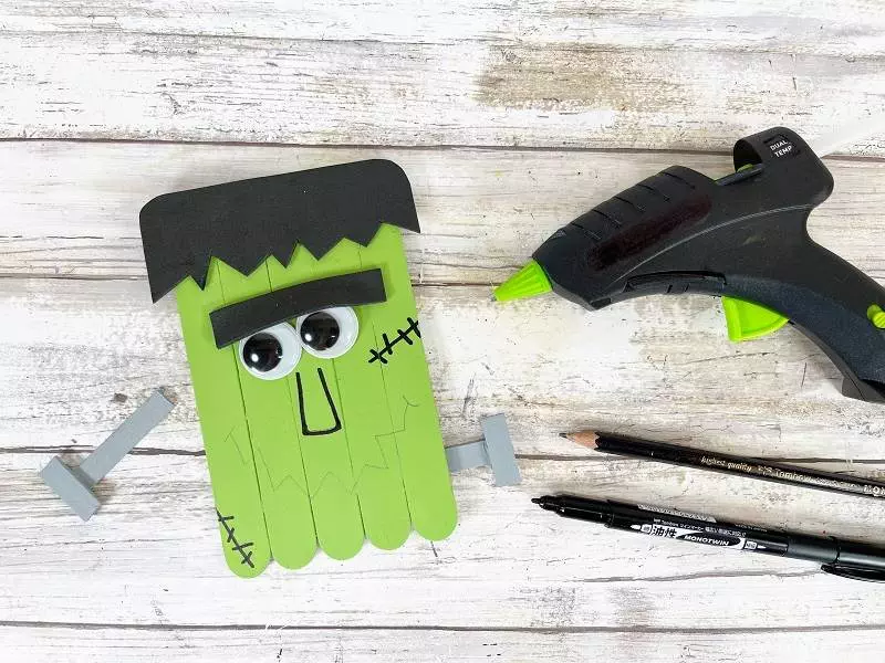 Dollar Tree Halloween Craft Stick Frankenstein and Mummy Creatively Beth #creativelybeth #dollartree #diy #craft #kids #frankenstein #mummy #monsters #halloween #craftstick #popsiclestick #freepatterns