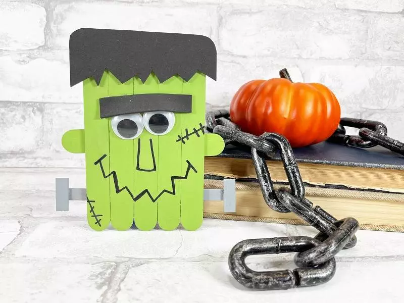 Dollar Tree Halloween Craft Stick Frankenstein and Mummy Creatively Beth #creativelybeth #dollartree #diy #craft #kids #frankenstein #mummy #monsters #halloween #craftstick #popsiclestick #freepatterns