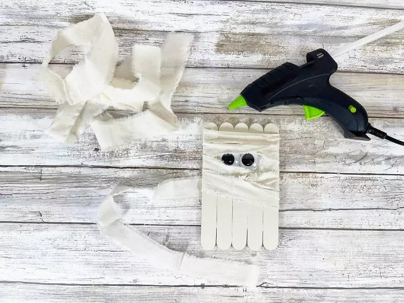 Dollar Tree Halloween Craft Stick Frankenstein and Mummy Creatively Beth #creativelybeth #dollartree #diy #craft #kids #frankenstein #mummy #monsters #halloween #craftstick #popsiclestick #freepatterns