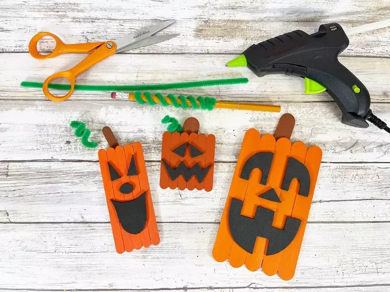 Dollar Tree Craft Stick Halloween Jack-O-Lantern Trio Creatively Beth #creativelybeth #dollartree #diy #craft #kids #pumpkin #jackolantern #halloween #craftstick #popsiclestick