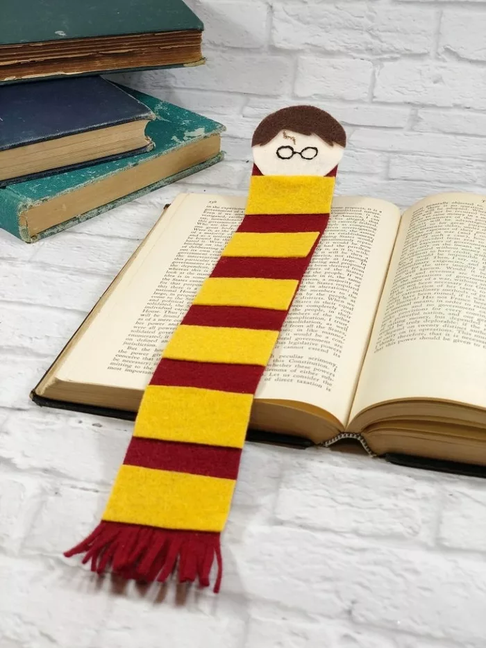 DIY Harry Potter Felt Bookmark Tutorial - Mama Cheaps®