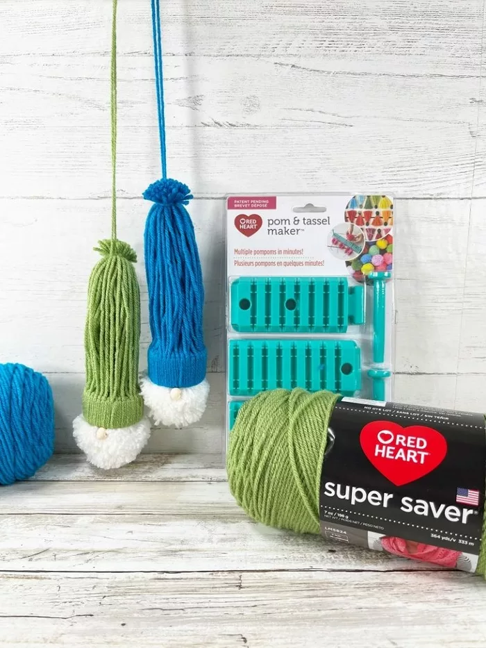 Pom-Pom – Universal Yarn Creative Network